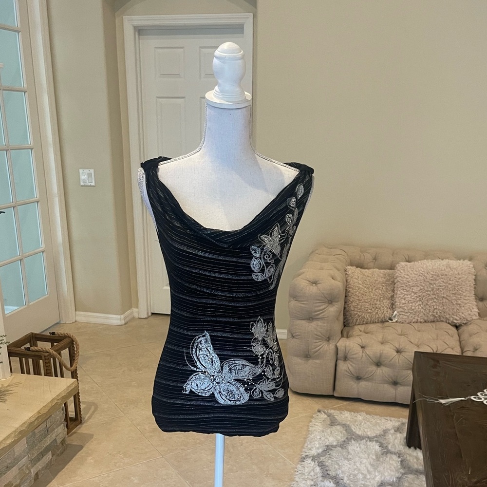 Jennifer Taylor Black and silver detail top size M
